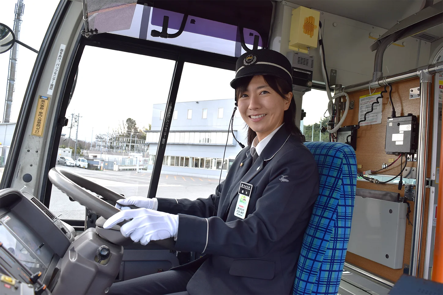 女性バス運転者