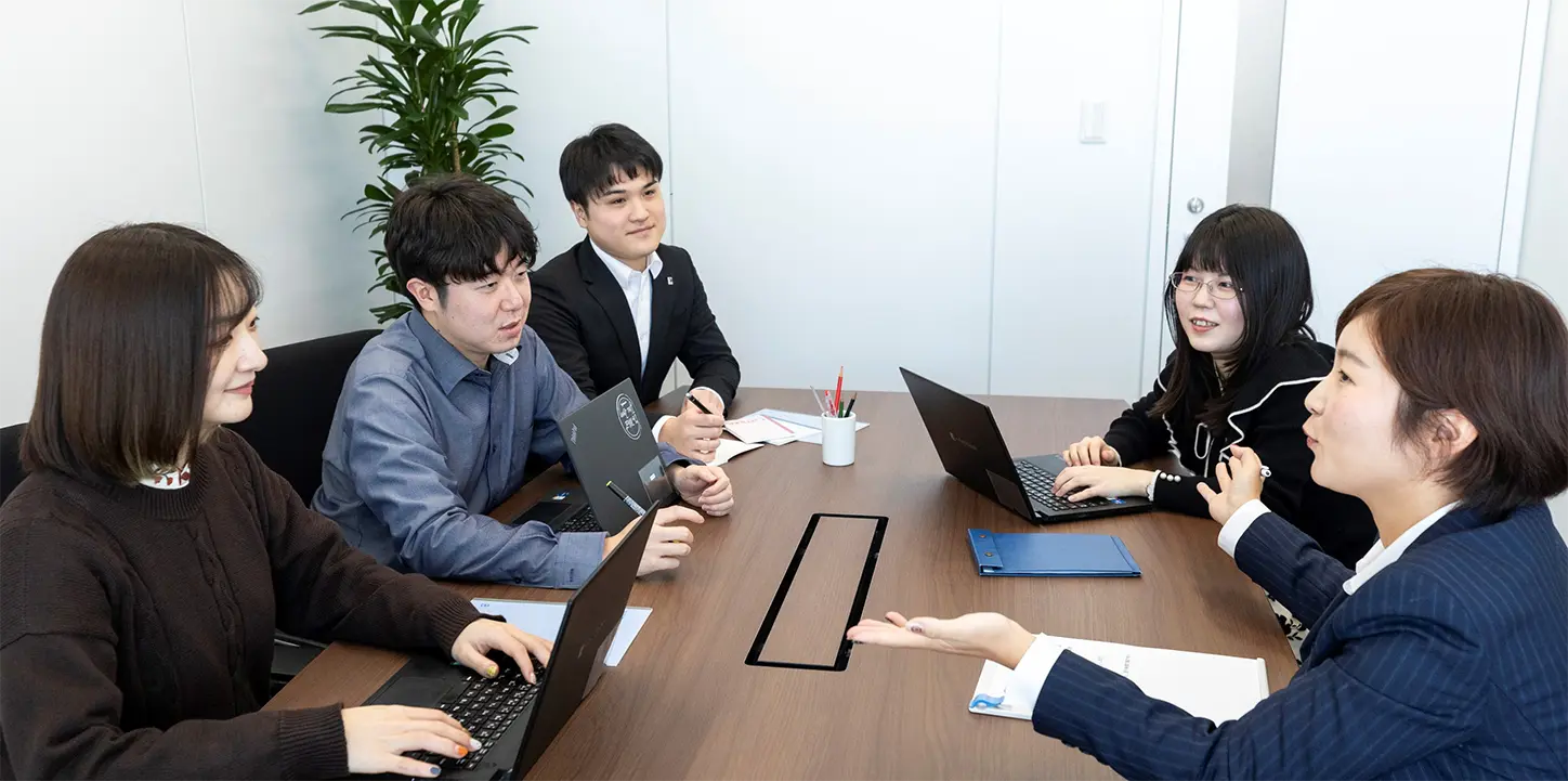 若手社員同士の打合せ