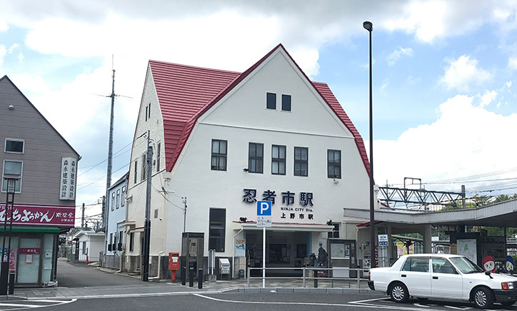 耐震補強と塗替が完成した忍者市（上野市）駅駅舎