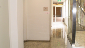 車いす用トイレ