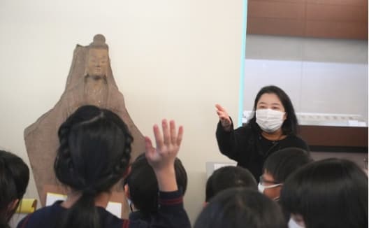 学芸員によるギャラリートーク